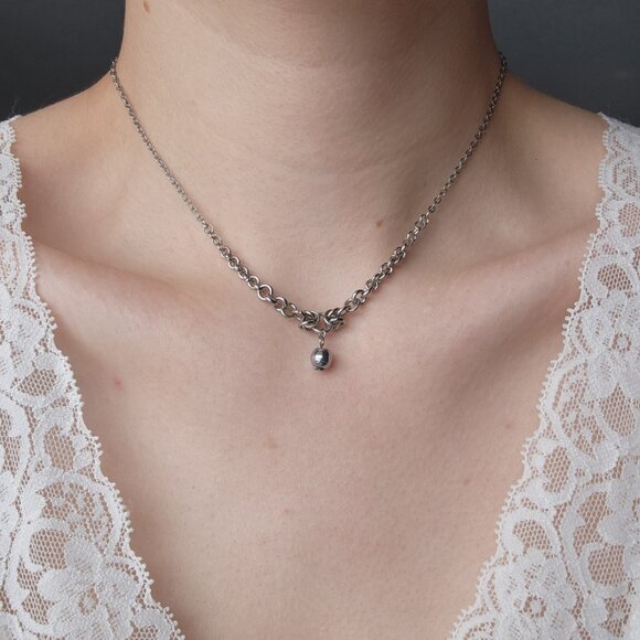 Dainty silver Hematite pearl chainmaille choker necklace with a delicate chain - Picture 1 of 7